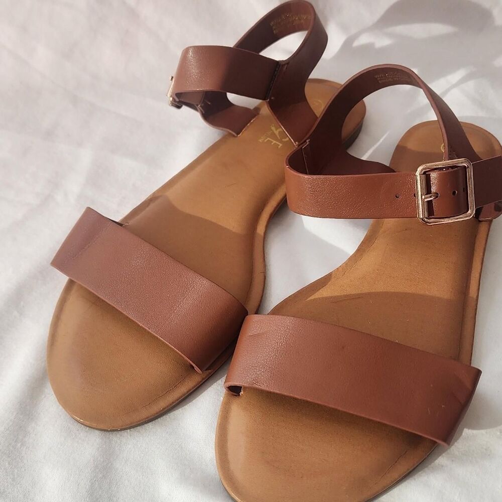 Rouge Helium Women's Size 7 M Brown Ankle Strap Flat Sandals Casual Summer Shoes
